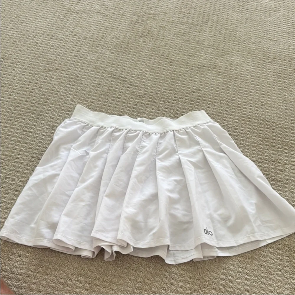 ALO Yoga Women's Flowy White Skater Skirt